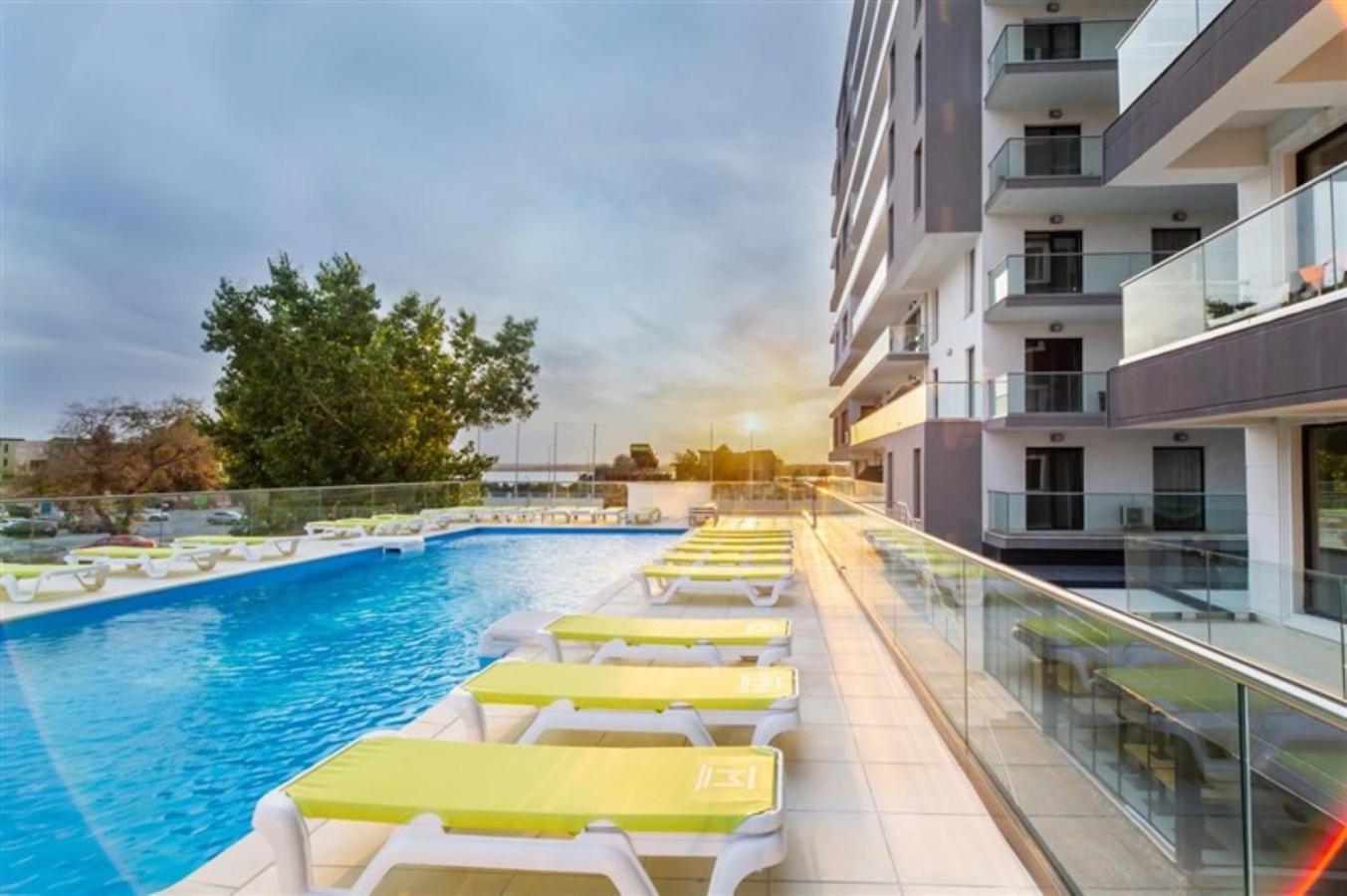 Mira Residence Apart & Penthouse Navodari Bagian luar foto